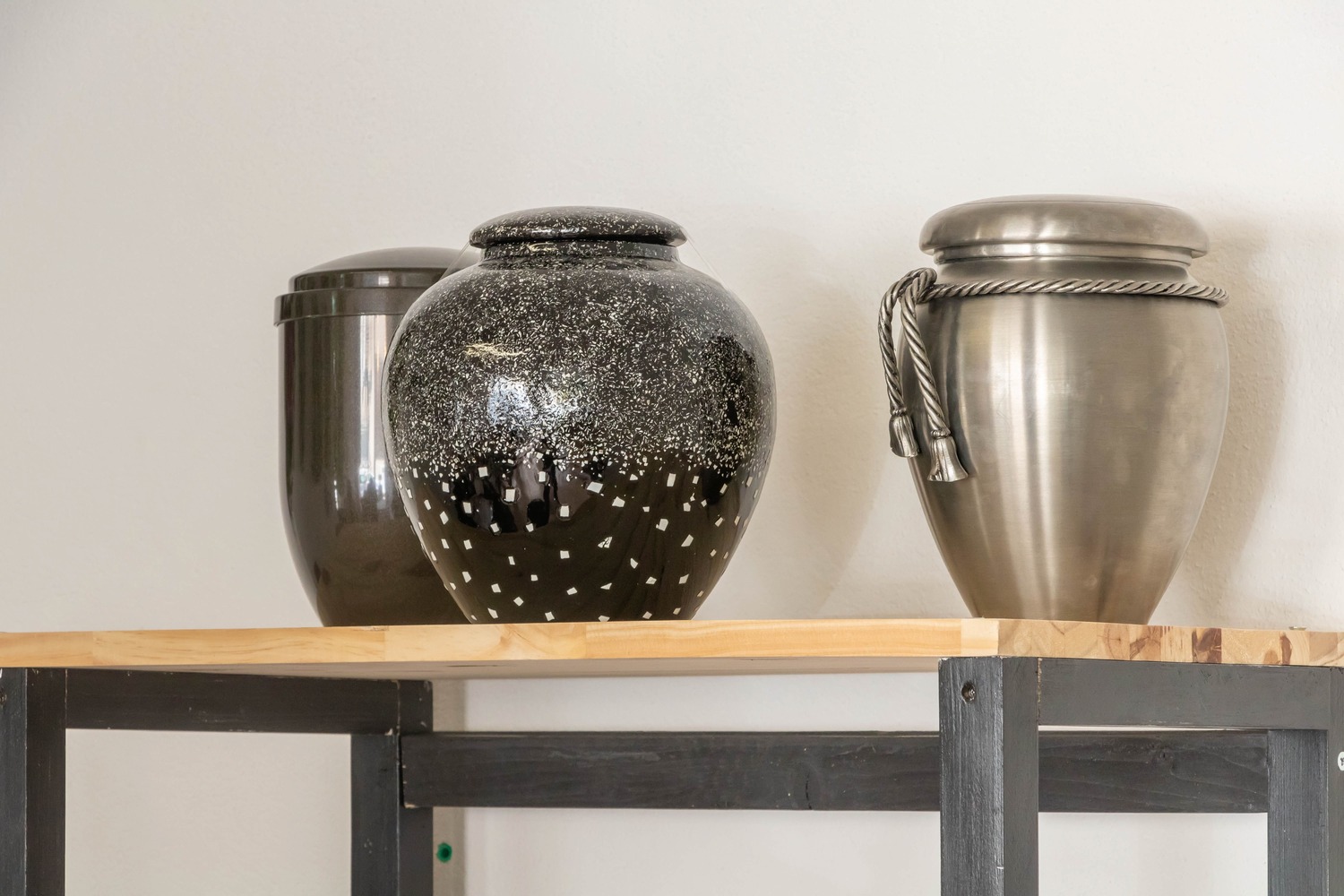 urnes sur etagere